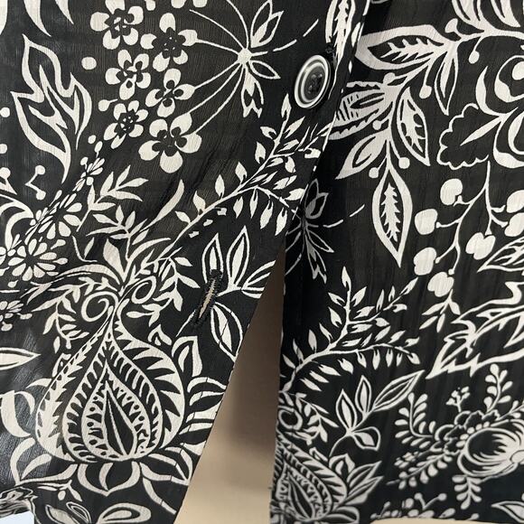 Casual Top Plus Size 18 Black White Floral Button Up Short Sleeve Boho Tropical - Picture 8 of 12